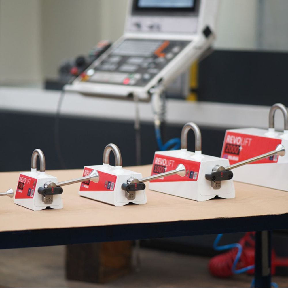 Permanent lifting magnet REVOLIFT