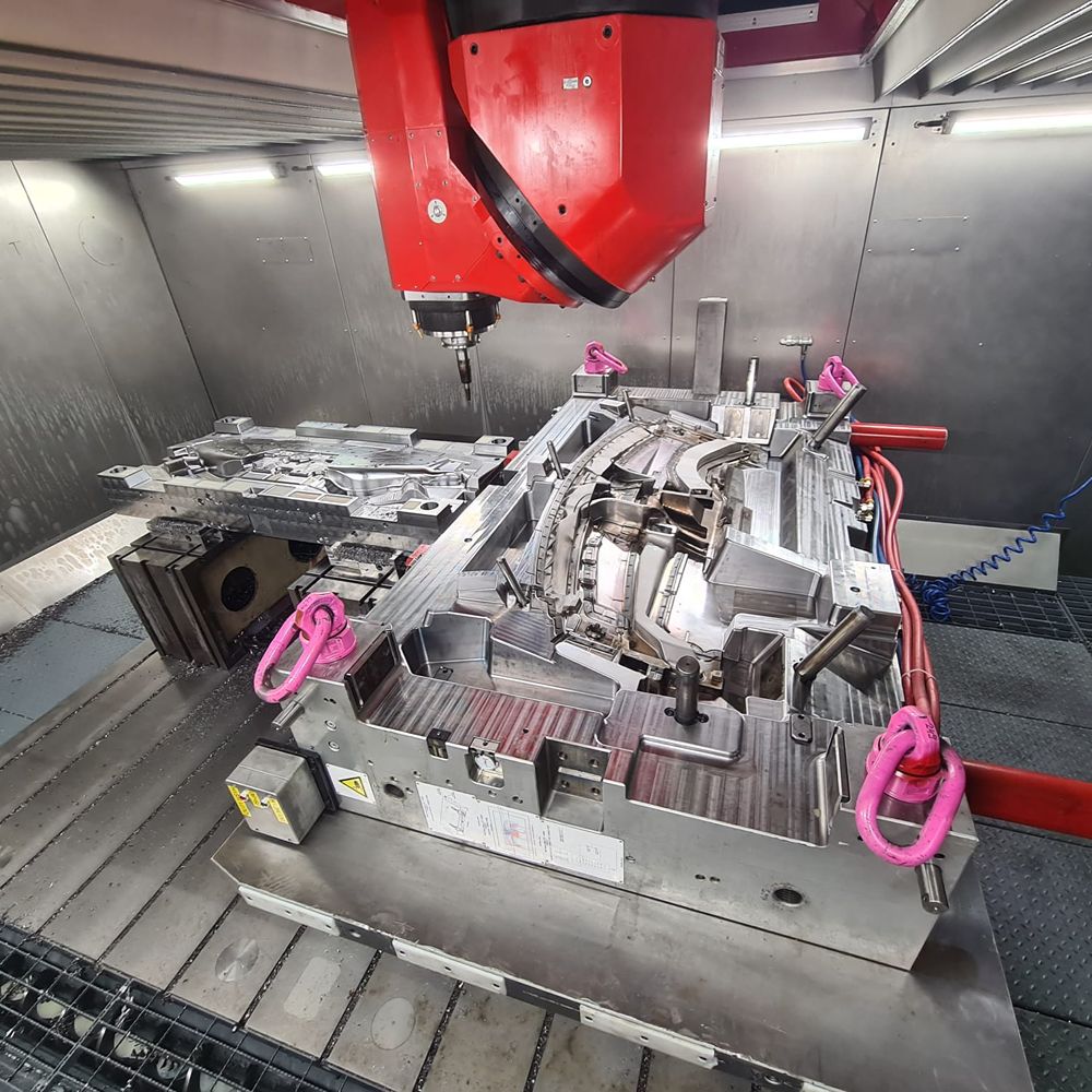 2r-technology_partner_machines-and-services_2VF-5_Axis_fixed-table_05